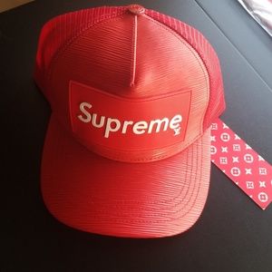 SUPREME HAT